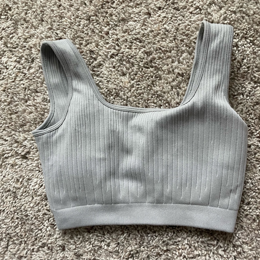 Excellent used condition only worn once! Size M Scoop Seamless Bra Earl Gray